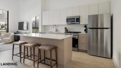 1155 NE 126th St, Unit 126 in North Miami, FL - Foto de edificio - Building Photo