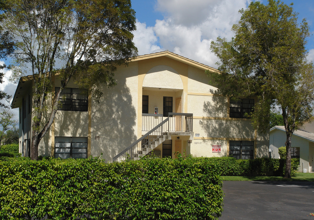 10851 NW 45th St in Coral Springs, FL - Building Photo