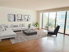 10155 Collins Ave in Bal Harbour, FL - Building Photo - Building Photo