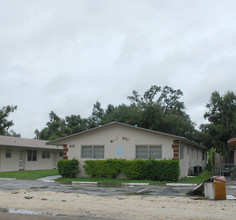 M&J Apartments in Miramar, FL - Building Photo - Building Photo