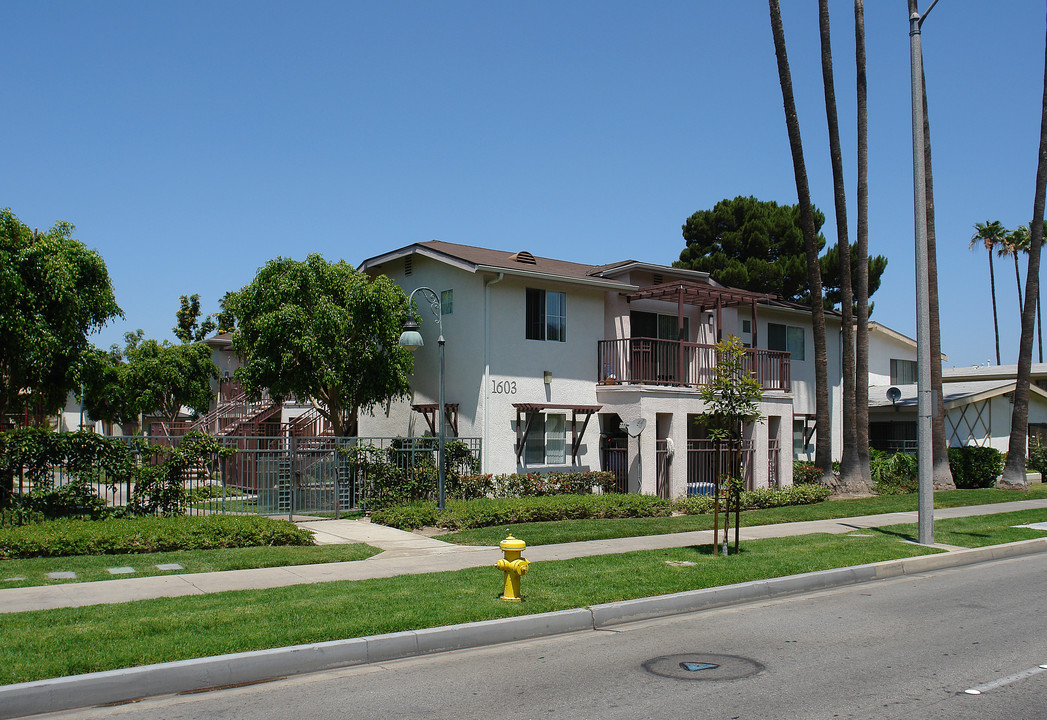 1603 S Walnut St in Anaheim, CA - Building Photo