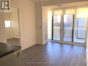 7-3807 Grenville St in Toronto, ON - Building Photo - Building Photo