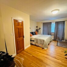 9-1F Oak Square Ave, Unit 1F in Boston, MA - Foto de edificio - Building Photo