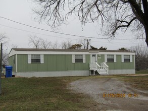 105 S 6th St in Cache, OK - Building Photo - Building Photo