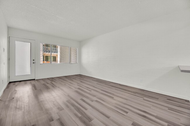 4301 N 24th St-Unit -142 in Phoenix, AZ - Building Photo - Building Photo