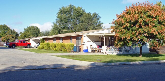 110-114 Delaware Ave in Nampa, ID - Foto de edificio - Building Photo