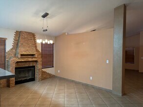 8214 James Grayson Dr in Las Vegas, NV - Foto de edificio - Building Photo