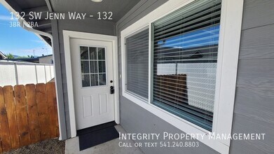 132 SW Jenn Way in Grants Pass, OR - Building Photo - Building Photo