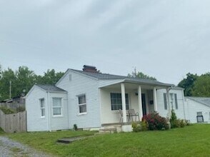 512 Lee Cir in Johnson City, TN - Building Photo - Building Photo