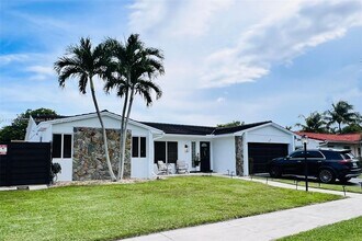 8040 SW 196th St in Cutler Bay, FL - Building Photo - Building Photo