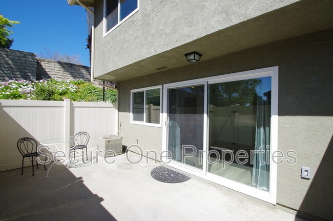 491 Serento Cir in Thousand Oaks, CA - Building Photo - Building Photo