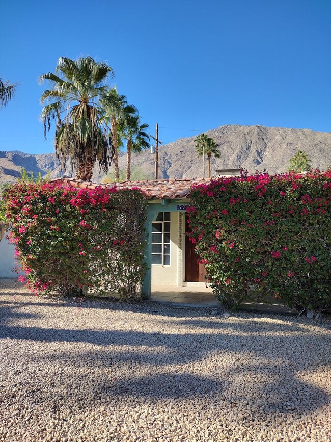 575 Calle Santa Rosa S in Palm Springs, CA - Building Photo - Building Photo