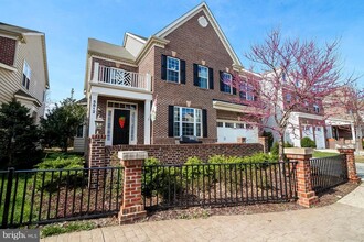 5812 Falls Gate Ct in Falls Church, VA - Building Photo - Building Photo