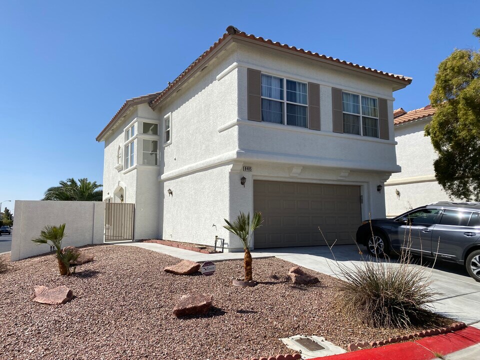 8485 Opal Splendor Ave in Las Vegas, NV - Building Photo