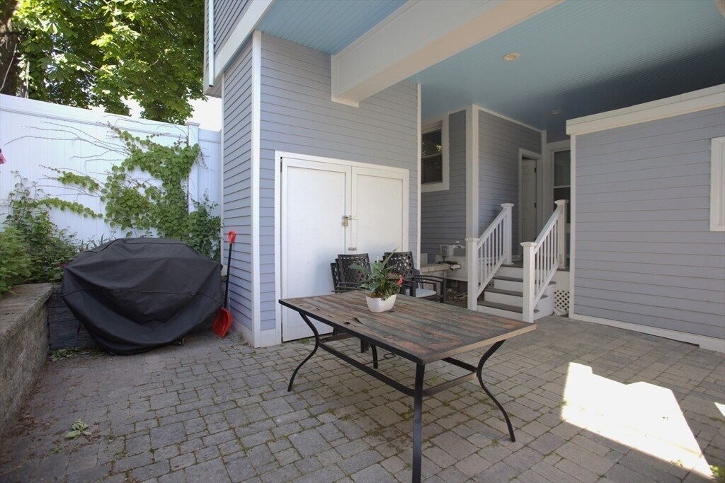 197 N St, Unit 1 in Boston, MA - Building Photo