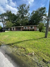 5450 Juno Dr in Jacksonville, FL - Building Photo - Building Photo