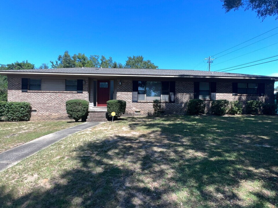 215 Walnut Dr in Enterprise, AL - Building Photo