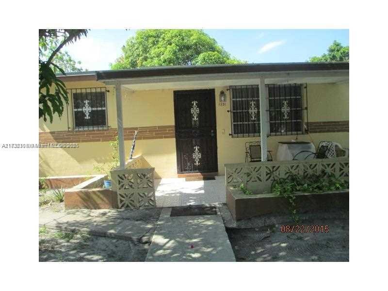 1351 NE 154th St in North Miami Beach, FL - Building Photo