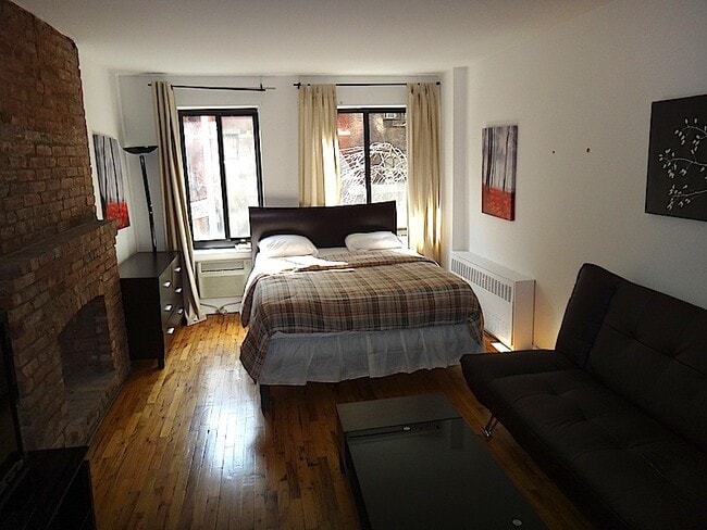 property at 165 E 89th St