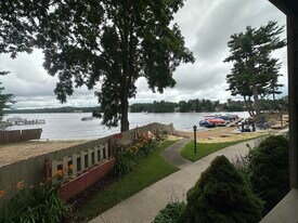 380 Park Dr, Unit Unit #27 in Wisconsin Dells, WI - Building Photo