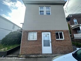704 Hazle St in Wilkes-Barre, PA - Building Photo
