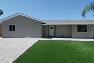 971 Calle Nogal in Thousand Oaks, CA - Building Photo
