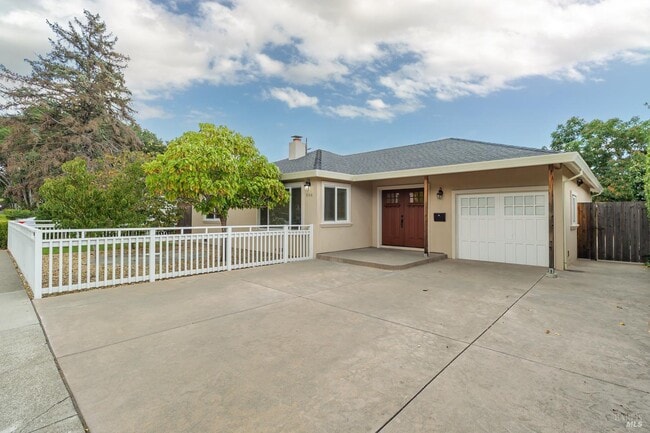 996 Simmons Ln in Novato, CA - Building Photo - Building Photo