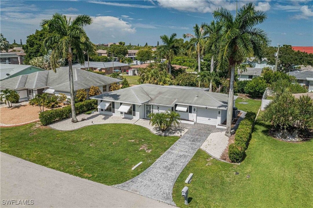 4520 SE 9th Ave in Cape Coral, FL - Building Photo