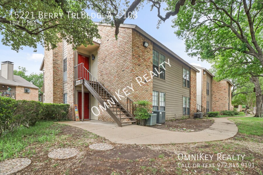 15221 Berry Trail in Dallas, TX - Building Photo