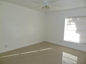 460 NW 20th St in Boca Raton, FL - Foto de edificio - Building Photo