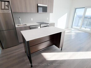 7439 Kingston Rd in Toronto, ON - Building Photo - Building Photo