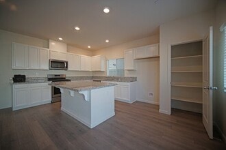 3847 Havenparke Wy in Sacramento, CA - Building Photo - Building Photo