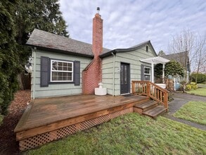 1125 NE Galloway St in McMinnville, OR - Building Photo - Building Photo