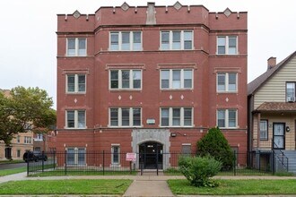 8001-8003 S Muskegon Ave Chicago, IL 60617 in Chicago, IL - Building Photo - Building Photo