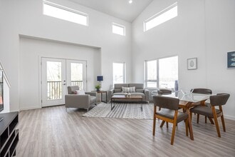 Vertisee Heights in Richland, WA - Building Photo - Interior Photo