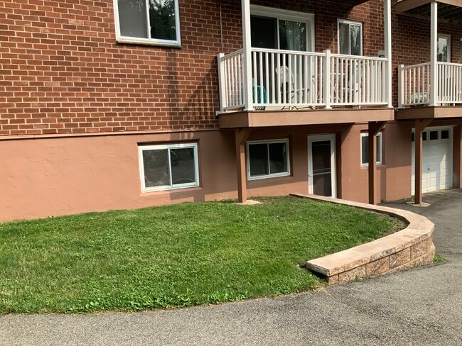 300 Ketchamtown Rd, Unit Fleetwood C10 in Wappingers Falls, NY - Building Photo - Building Photo