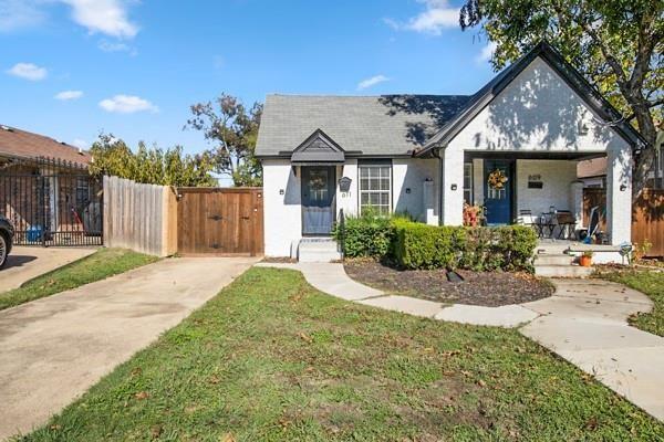 611 W Page Ave in Dallas, TX - Building Photo