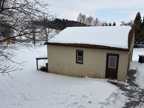 9448 E Springfield Rd in Seven Valleys, PA - Building Photo - Building Photo