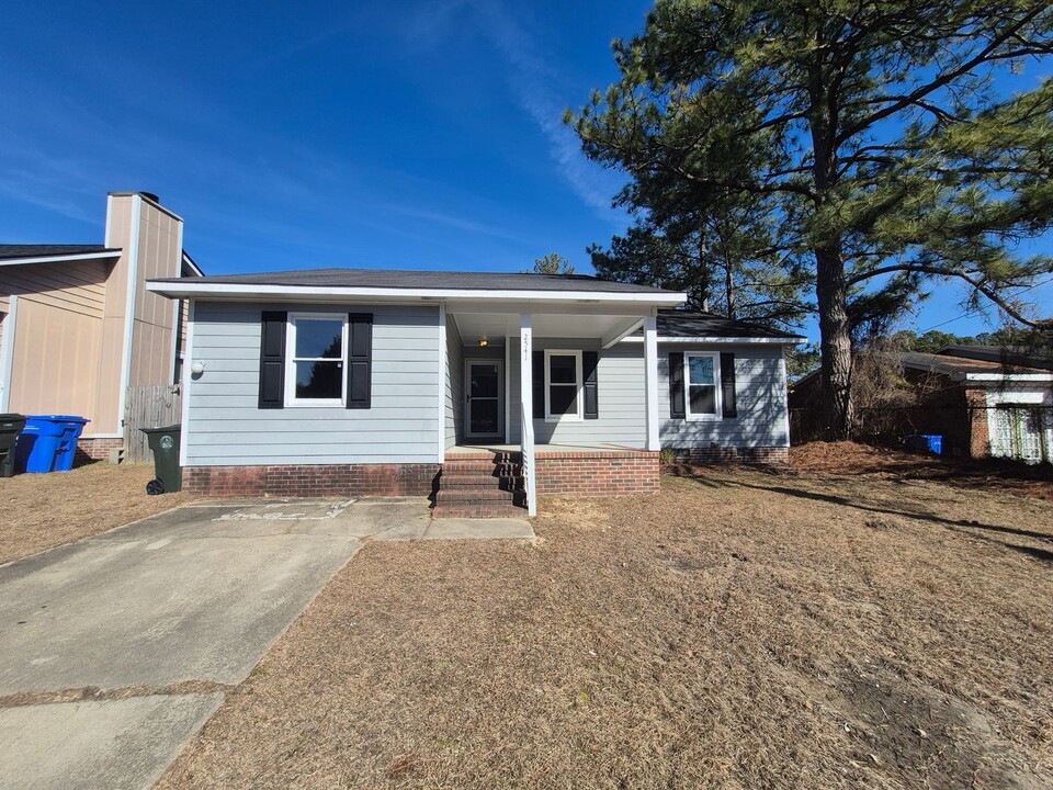 2541 Sourwood Dr in Fayetteville, NC - Building Photo