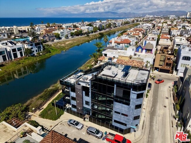 property at 5115 Vía Donte