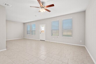 25834 Northpark Pine Dr in Porter, TX - Building Photo - Building Photo