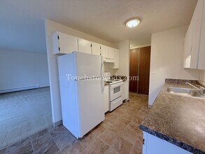 5808 SE Milwaukie Ave in Portland, OR - Building Photo - Building Photo