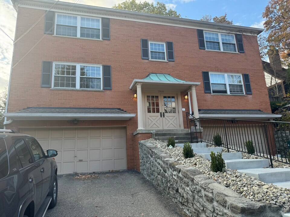 2909 Van Dyke Dr, Unit 2909 Van Dyke Dr in Cincinnati, OH - Building Photo