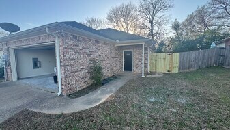 19516 FM 2493 in Flint, TX - Building Photo