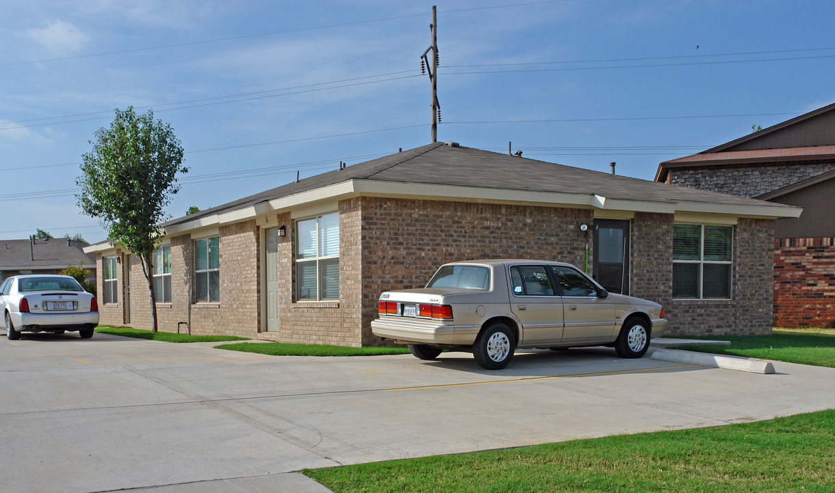 Amberwood in Lubbock, TX - Building Photo