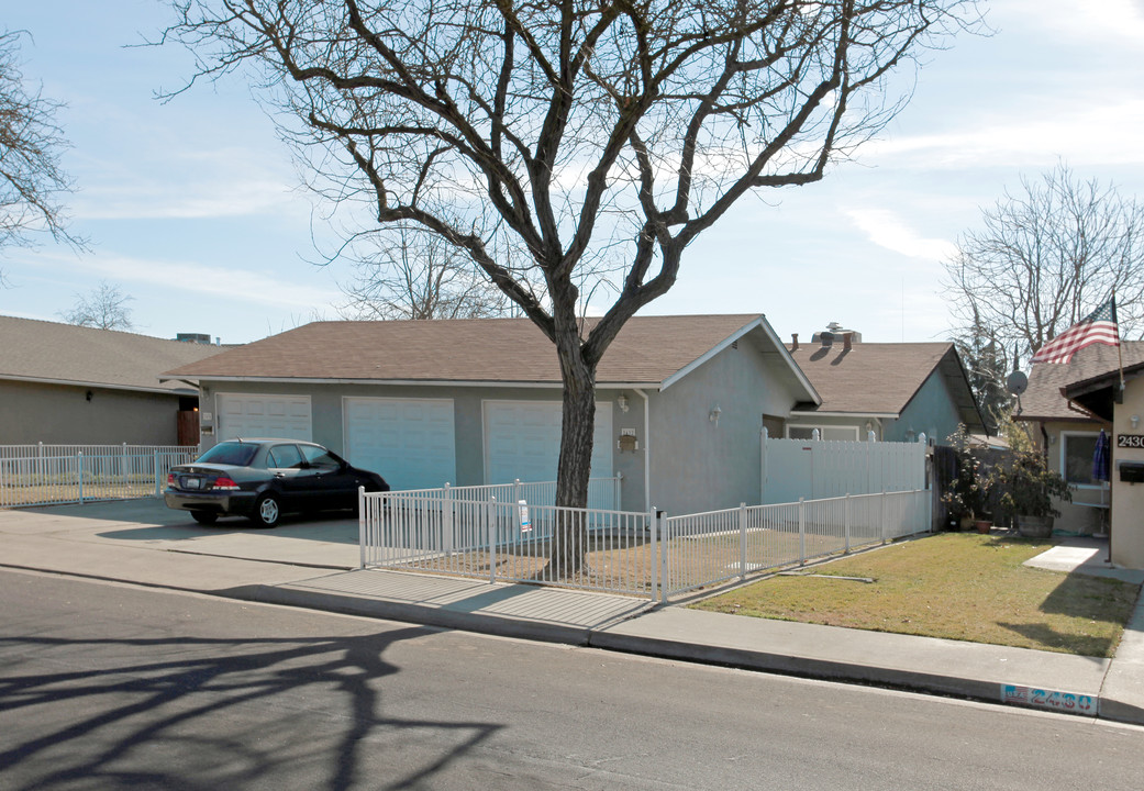 2432 Encina Ave in Modesto, CA - Building Photo