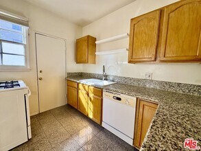 9010 Burton Way in Beverly Hills, CA - Building Photo - Building Photo