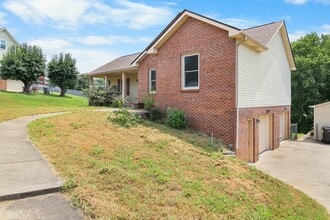 704 Jace Dr in Clarksville, TN - Building Photo - Building Photo