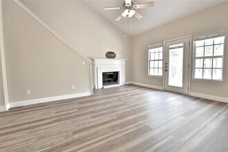 3880 Williamsburg Cir in Austin, TX - Foto de edificio - Building Photo