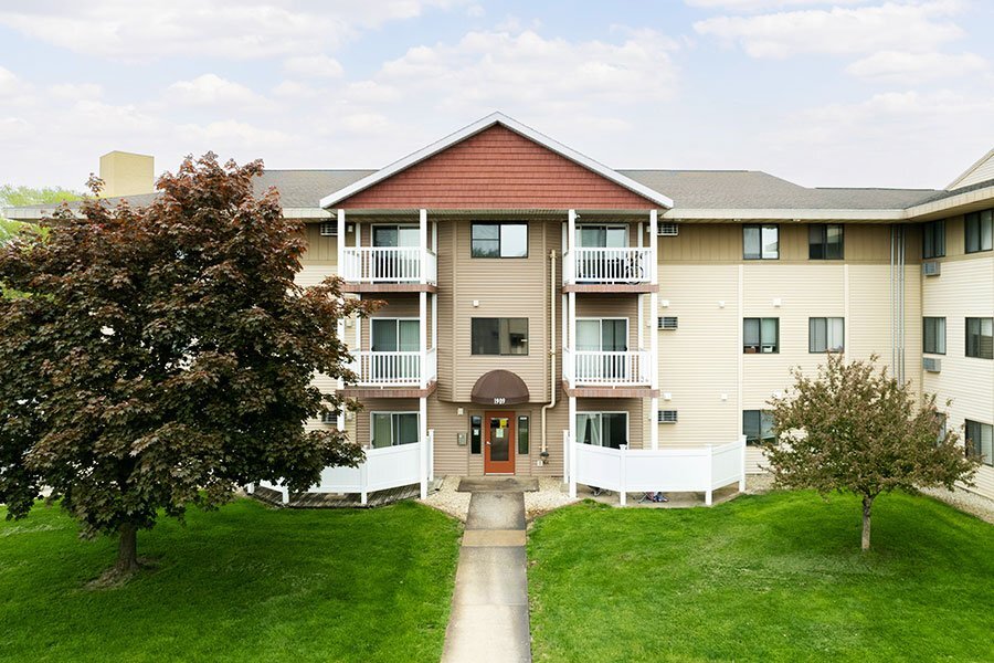 WEDGEWOOD COMMONS in La crosse, WI - Building Photo